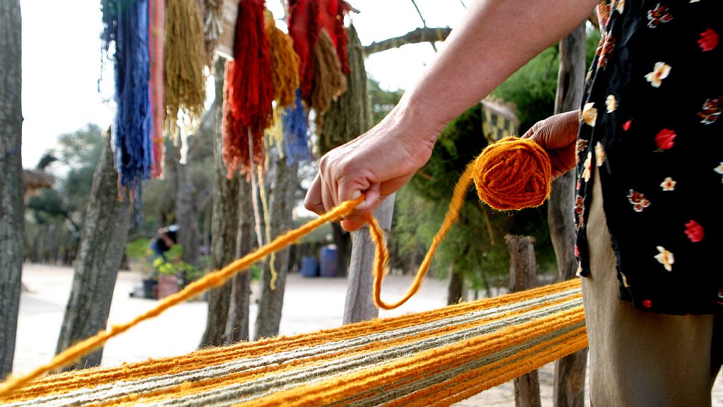 Las alfombras de Elementos Argentinos se tejen en el norte del país